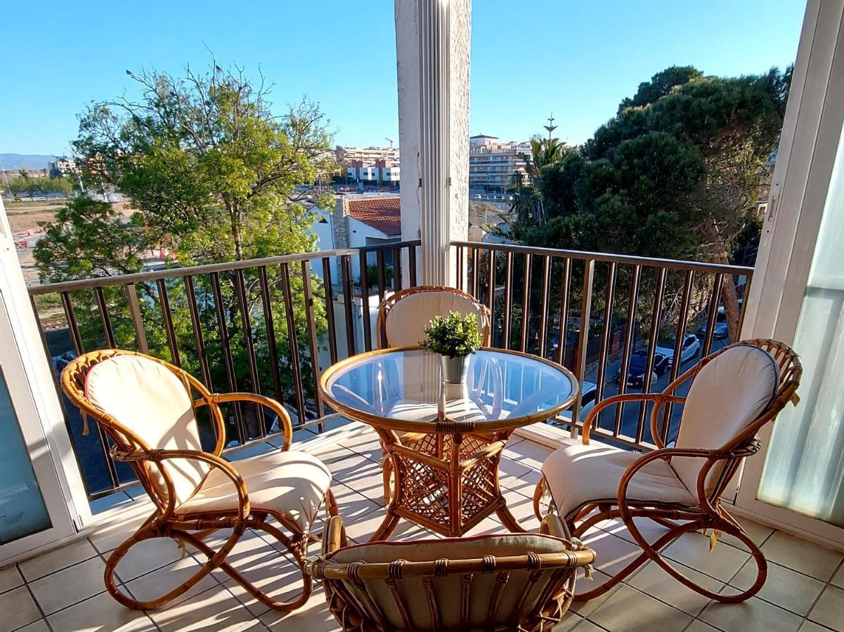 Sol Marina Apartment Салоу Екстериор снимка