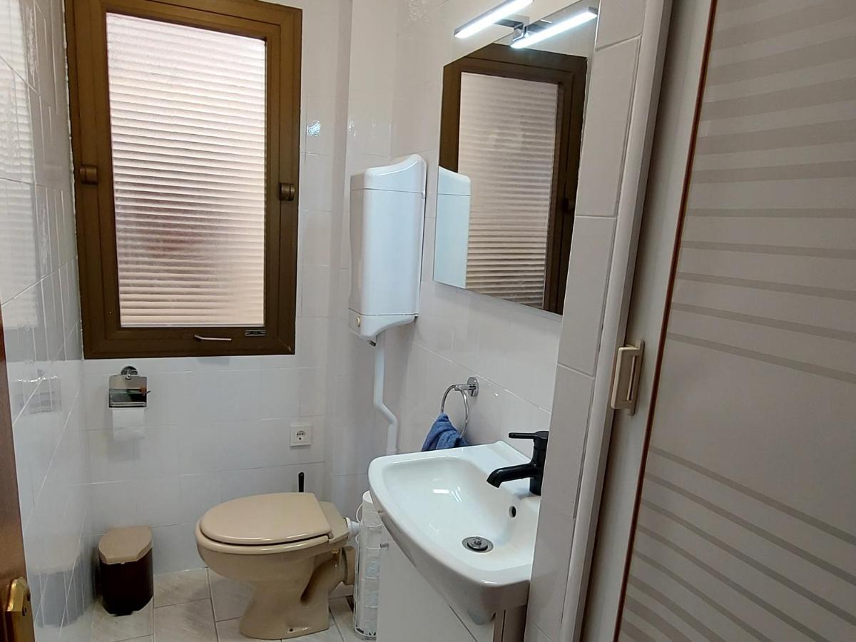Sol Marina Apartment Салоу Екстериор снимка