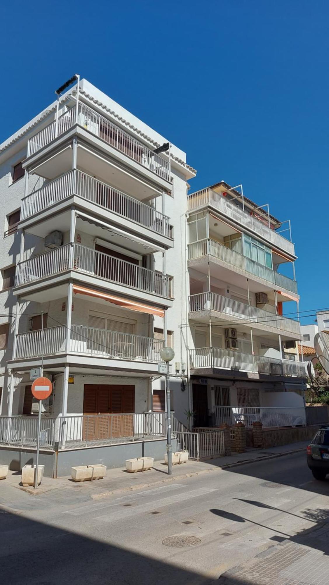 Sol Marina Apartment Салоу Екстериор снимка