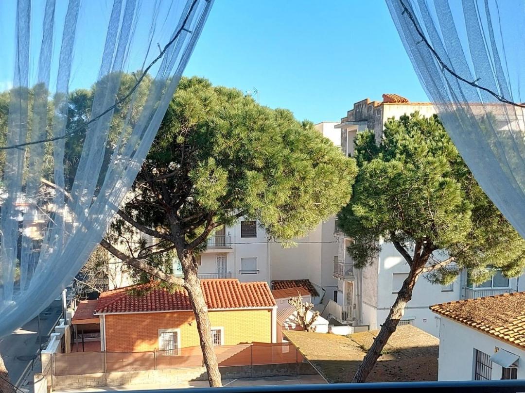 Sol Marina Apartment Салоу Екстериор снимка